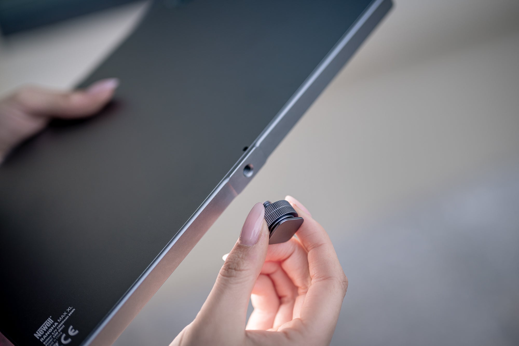 Newell RGB-W Rangha Max XL LED Light