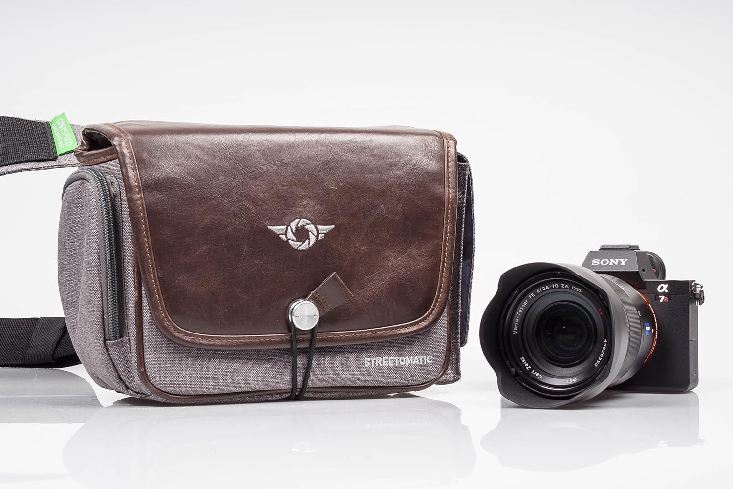 CAMSLINGER Streetomatic+ camera bag for mirrorless cameras, DSLRs and Superzooms (two colours)