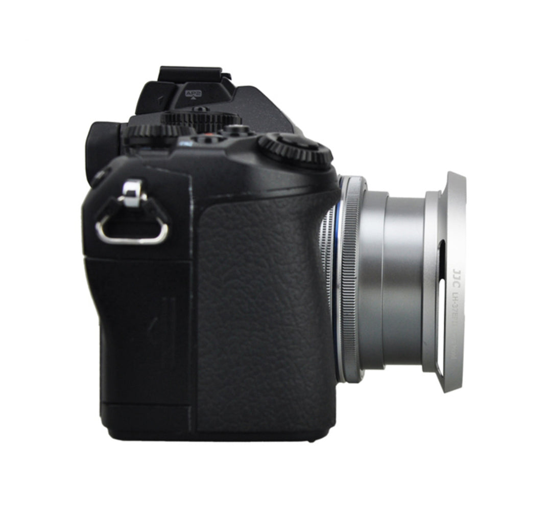 Lens Hood for a Panasonic Lumix G/Olympus M (silver)
